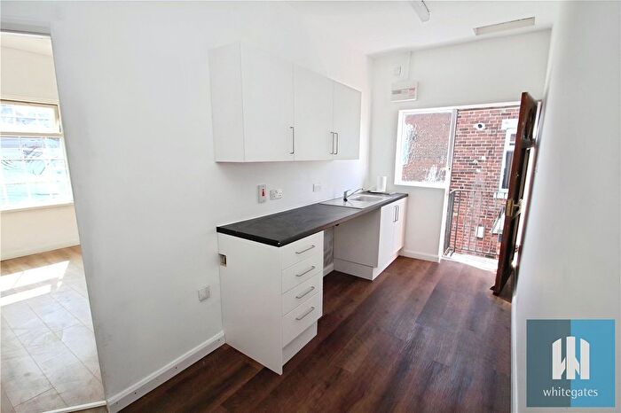 1 Bedroom Flat To Rent In Pontefract Road, Featherstone, WF7