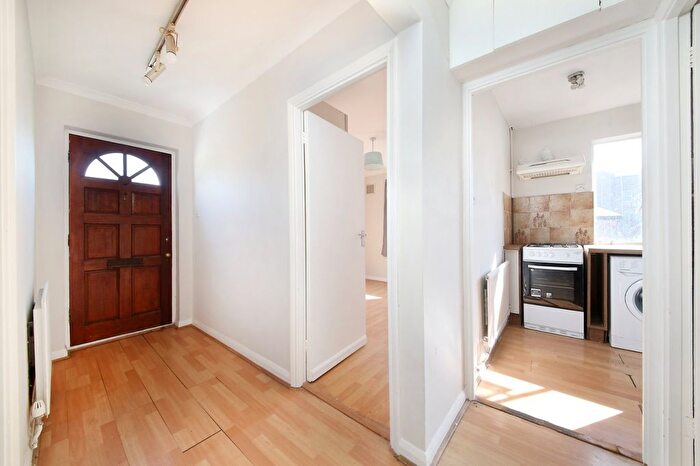 2 Bedroom Flat To Rent In Bromfelde Road, Clapham North, SW4