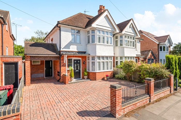 3 Bedroom Semi Detached House For Sale In Southcote Lane, Reading, Berkshire, RG30
