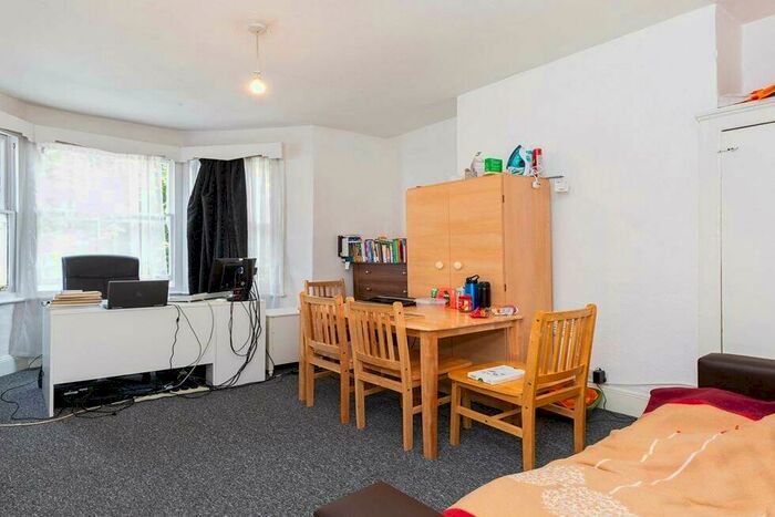 4 Bedroom Flat To Rent In Willoughby Road, Turnpike Lane, N8