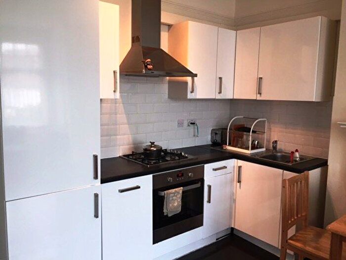 3 Bedroom Flat To Rent In Normandy Avenue, Barnet, EN5