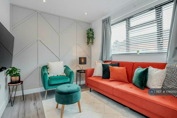 2 Bedroom Flat To Rent In Walker Avenue, Wolverton Mill, Milton Keynes, MK12