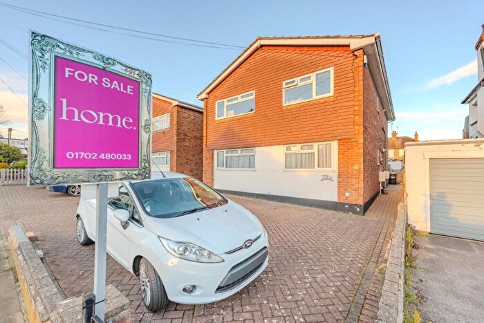 2 Bedroom Flat For Sale In Canvey Road, Leigh-On-Sea, SS9