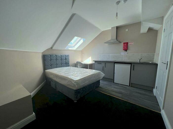 6 Bedroom Detached House To Rent In Alfreton Road, Nottingham, Nottinghamshire, NG7