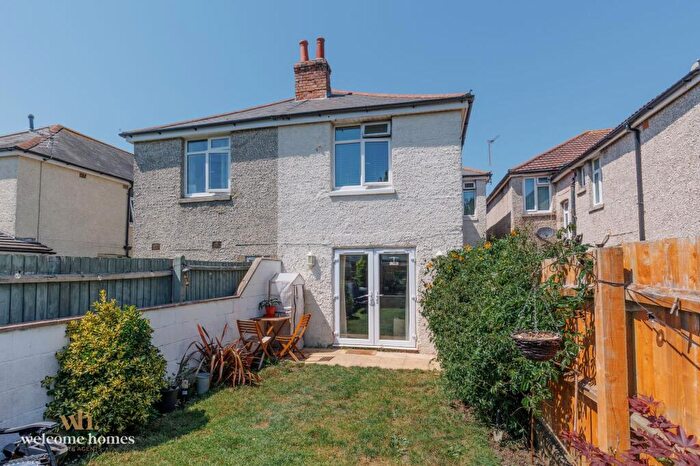 2 Bedroom Flat For Sale In Christchurch Road, Bournemouth, BH7