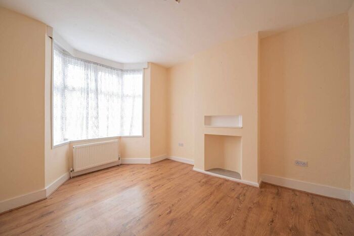 3 Bedroom Terraced House To Rent In Fountain Road, Tooting, London, SW17