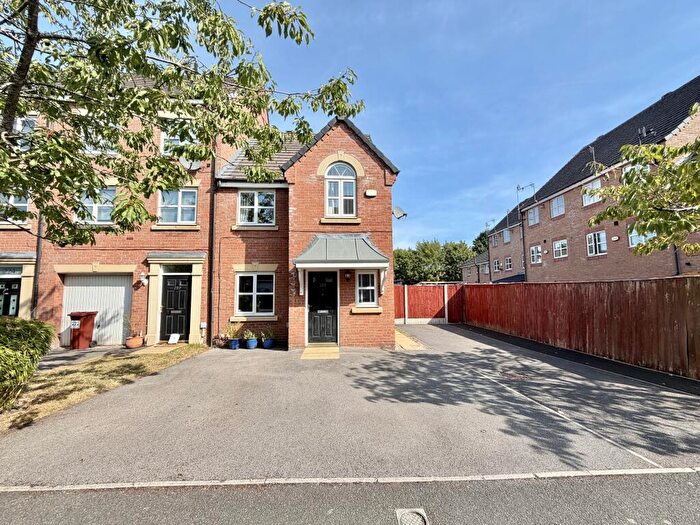 3 Bedroom End Of Terrace House For Sale In Lawnhurst Avenue, Manchester, M23