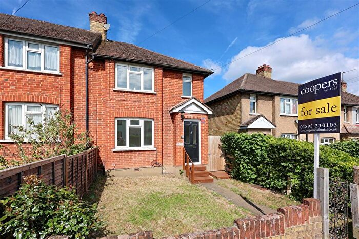 3 Bedroom Terraced House For Sale In Snowden Avenue, Hillingdon, UB10
