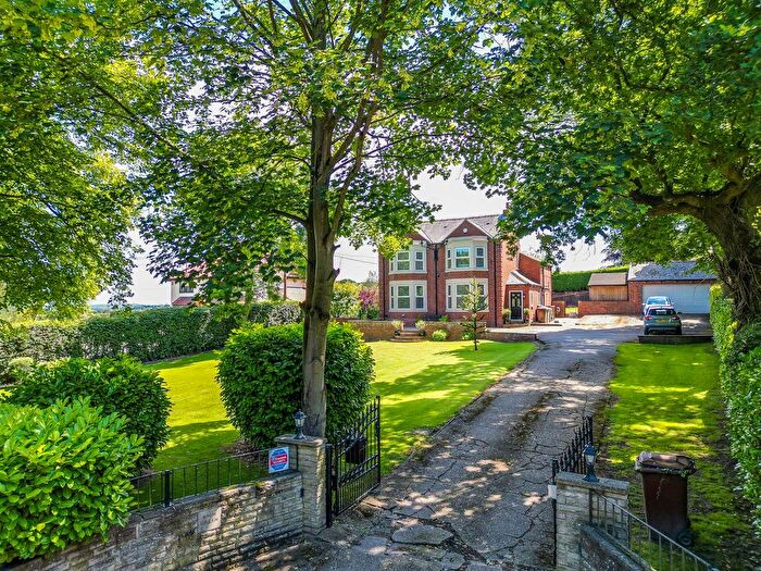 4 Bedroom Detached House For Sale In Pontefract Road, Hemsworth, Pontefract, WF9