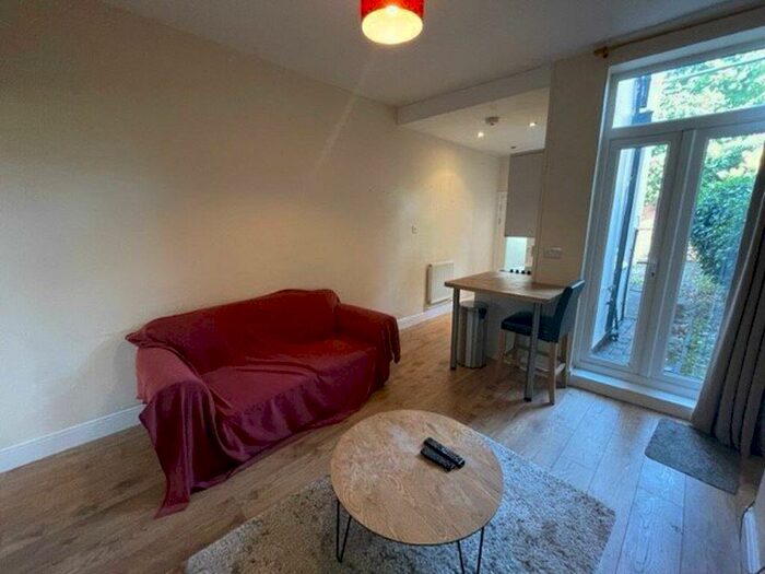 3 Bedroom Terraced House To Rent In Clarendon Park Road, Leicester, LE2