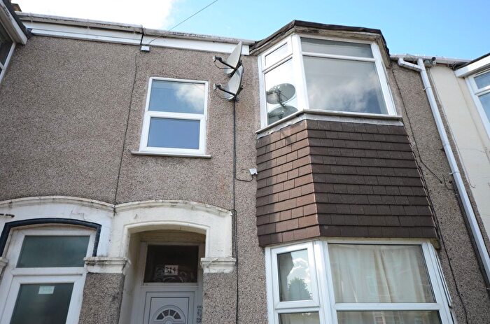 2 Bedroom Flat To Rent In Hainton Avenue, Grimsby, DN32