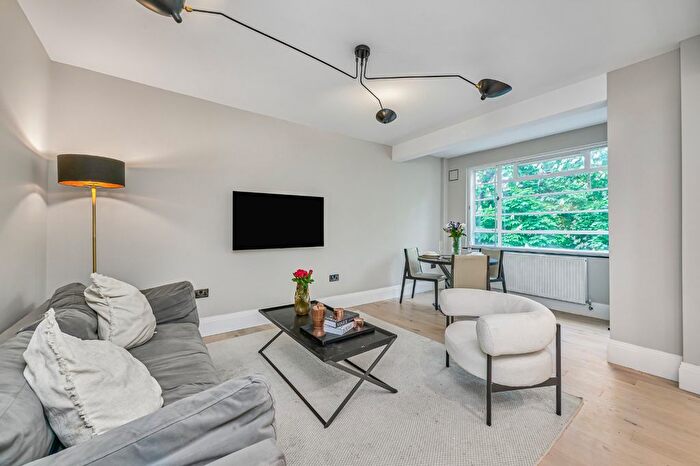 2 Bedroom Flat For Sale In Dumbarton Court, Brixton, London, SW2