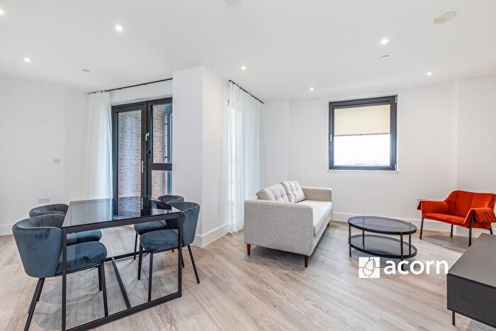 2 Bedroom Flat To Rent In Medway Street, Chatham, ME4