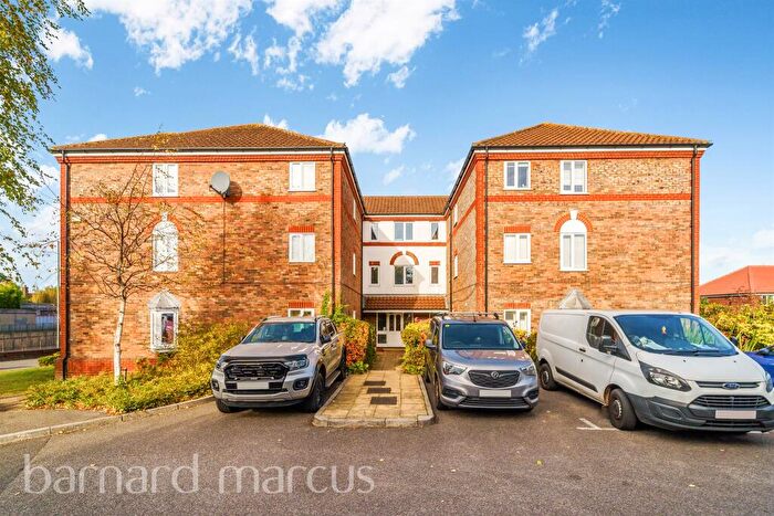 2 Bedroom Flat For Sale In Rembrandt Court, Epsom, KT19