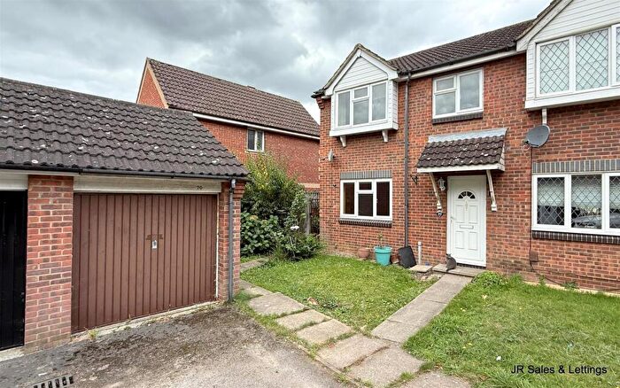 3 Bedroom End Of Terrace House For Sale In Kingsmead, Cheshunt, EN8
