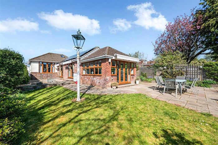 3 Bedroom Detached Bungalow For Sale In North Road, Horndean, PO8