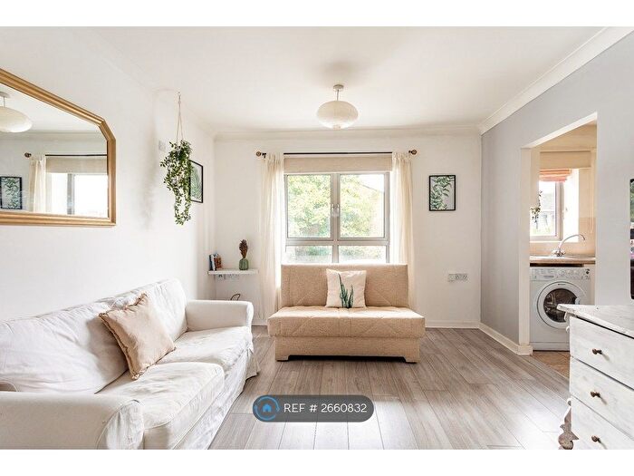 1 Bedroom Flat To Rent In Winstanley Road, Clapham Junction, SW11