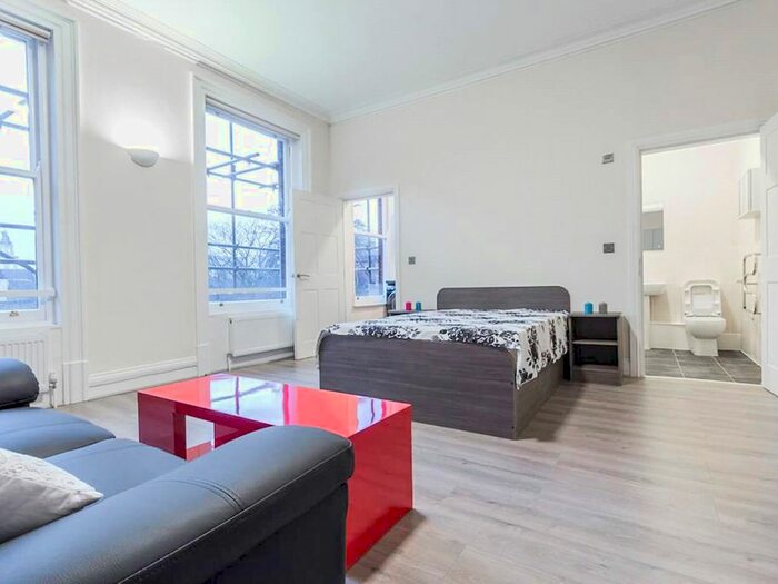 Studio To Rent In Queen Square, Leeds, LS2