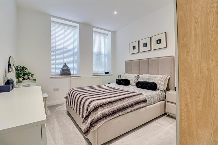 1 Bedroom Flat For Sale In London Road, Westcliff-On-Sea, SS0