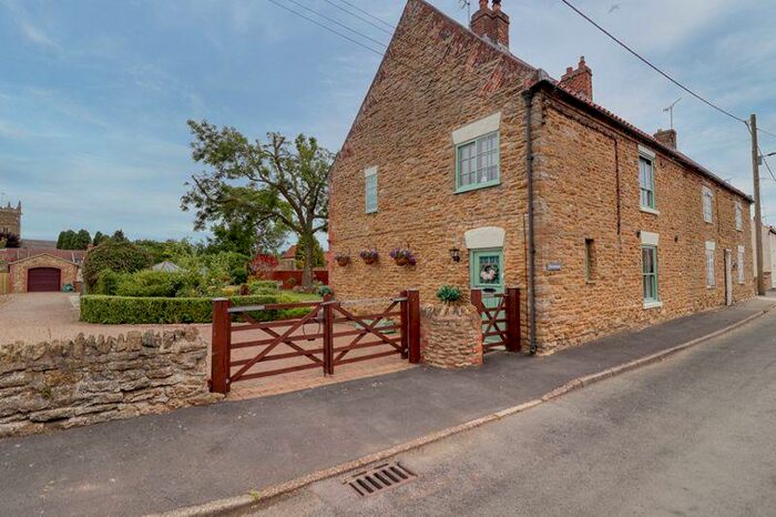 3 Bedroom Semi-Detached House For Sale In Cross Lane, Alkborough, DN15