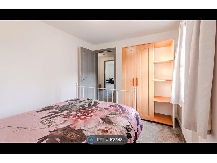 2 Bedroom Flat To Rent In Bughtlin Market, Edinburgh, EH12