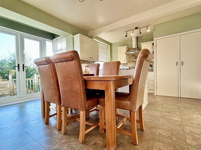 3 Bedroom Semi-Detached House For Sale In Windsor Grove, Thornton, Bradford, BD13