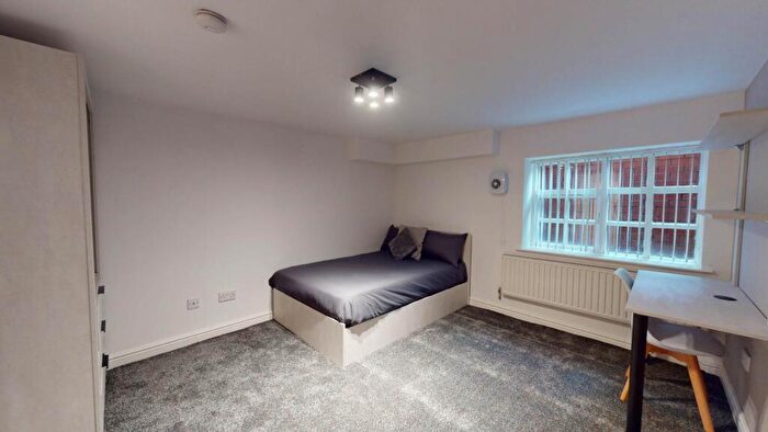 2 Bedroom Flat To Rent In Wilmslow Road, Withington, M20