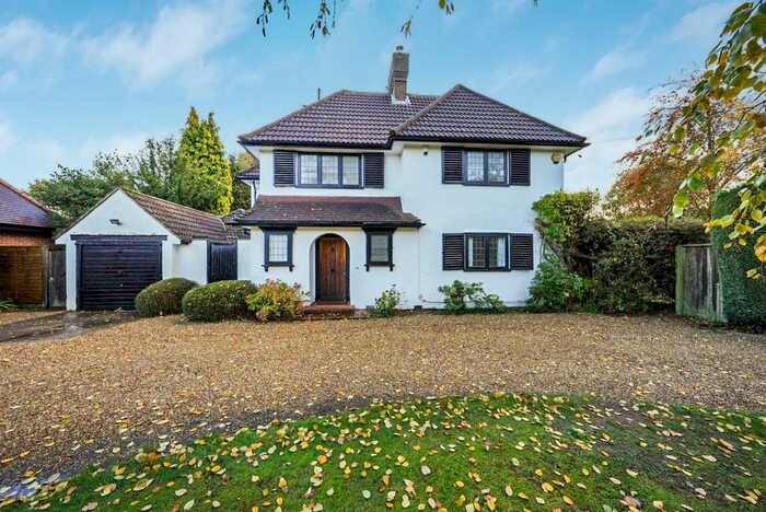 5 Bedroom Detached House To Rent In High Pine Close, Weybridge, KT13