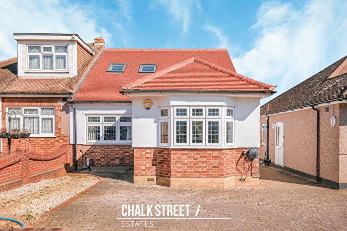 4 Bedroom Semi Detached Bungalow For Sale In Hacton Drive, Hornchurch, RM12