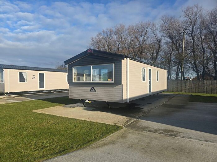 2 Bedroom Mobile/park Home For Sale In Hornsea Road, Skipsea, Driffield, YO25