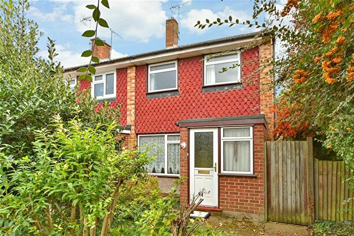 3 Bedroom End Terrace House For Sale In Hereford Close, Rainham, Gillingham, Kent, ME8