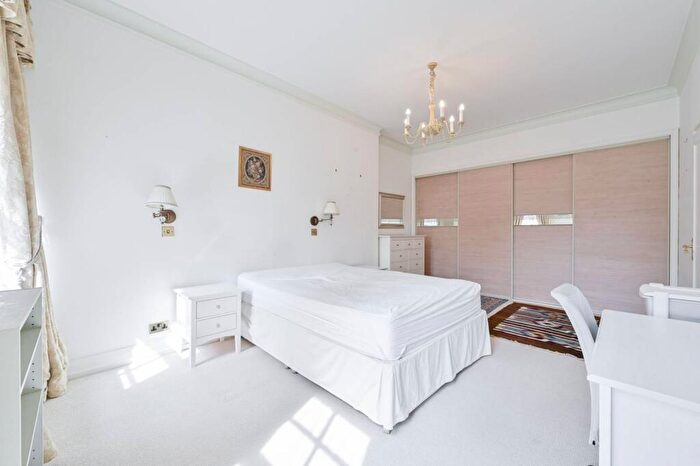 2 Bedroom Flat To Rent In Finchley Road, St John's Wood, London, NW8