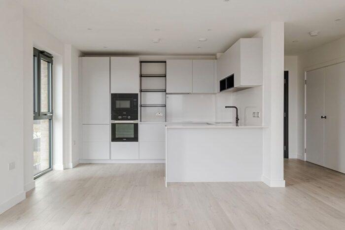 2 Bedroom Flat To Rent In Anax Street, London, N4