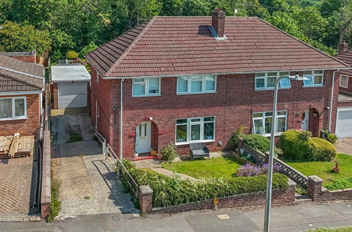 3 Bedroom Semi-Detached House For Sale In Winton Road, Reading, Berkshire, RG2