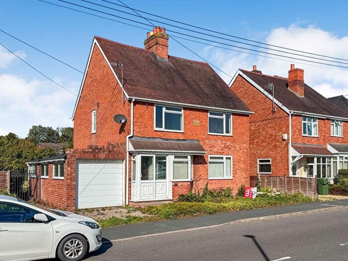 3 Bedroom Detached House For Sale In Meadow Road, Catshill, Bromsgrove, Worcestershire, B61
