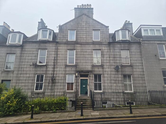 2 Bedroom Flat To Rent In Crown Street, Aberdeen, AB11