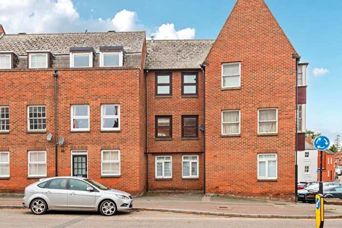 2 Bedroom Maisonette For Sale In Pollys Yard, Newport Pagnell, MK16