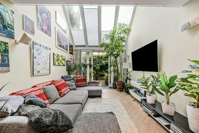 2 Bedroom Flat To Rent In Rosecroft Avenue, Hampstead, NW3