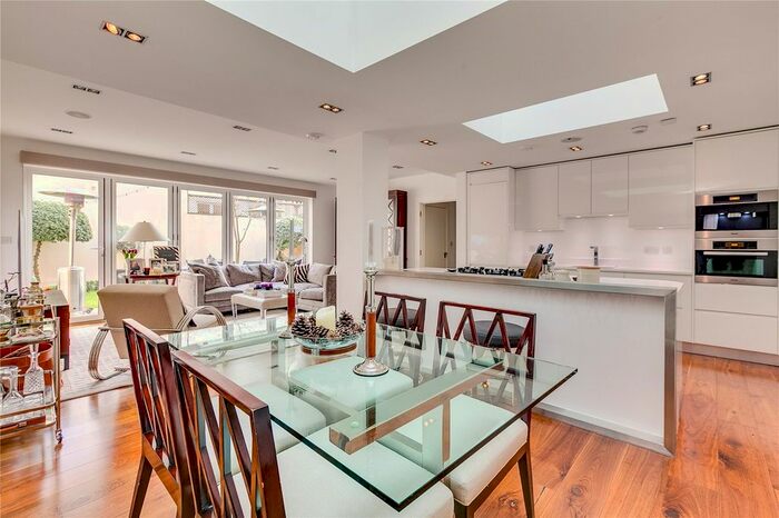 3 Bedroom Mews House To Rent In Parsons Gate Mews, Fulham, London, SW6