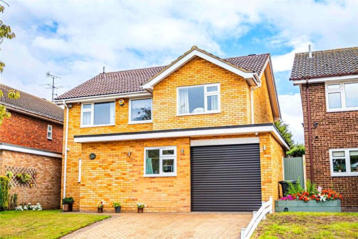 4 Bedroom Detached House For Sale In Long Fallow, St. Albans, Hertfordshire, AL2