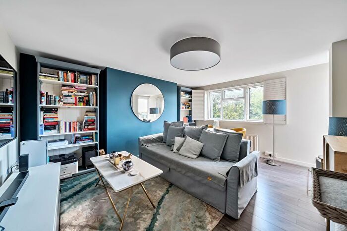 3 Bedroom Apartment To Rent In The Willoughbys, East Sheen, SW14