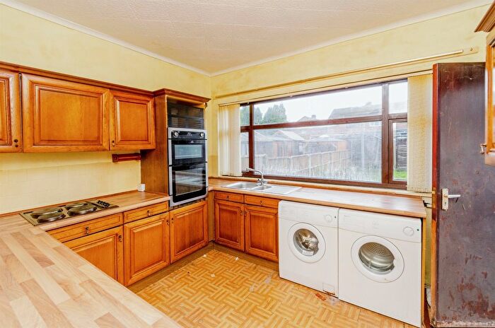 3 Bedroom Semi-Detached House For Sale In Waite Road, Willenhall, WV13