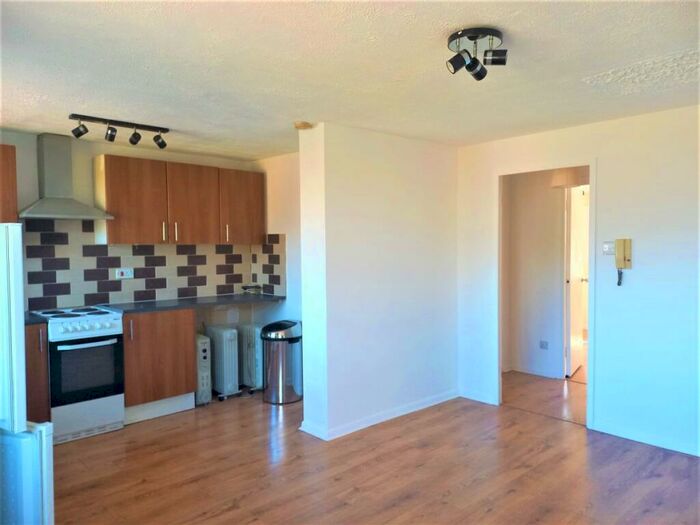 1 Bedroom Flat To Rent In Gartons Close, EN3