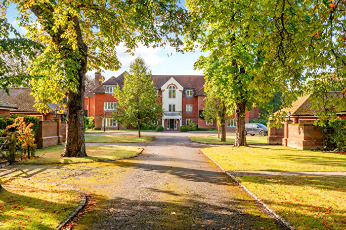 2 Bedroom Flat For Sale In Pyrford Road, Woking, GU22