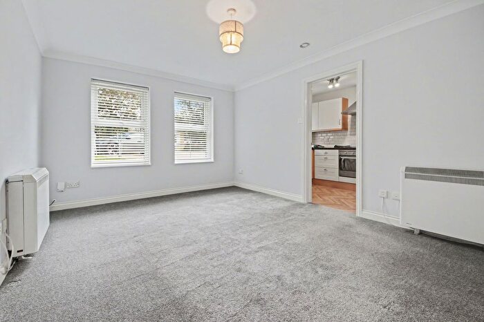 2 Bedroom Flat For Sale In Midanbury Lane, Bitterne, SO18