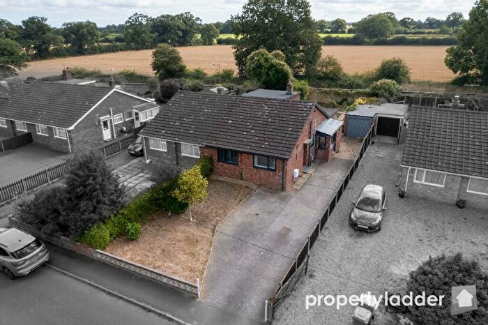 3 Bedroom Semi-Detached Bungalow For Sale In Elm Road, Lingwood, NR13