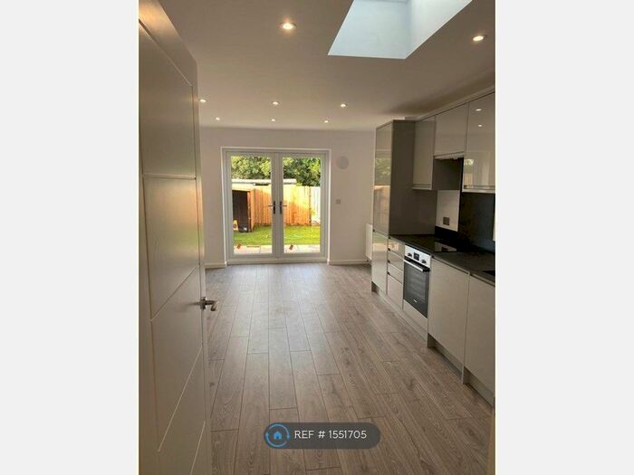 1 Bedroom Flat To Rent In Newmarket Road, Cambridge, CB5