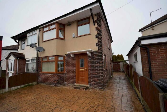 3 Bedroom Semi-Detached House To Rent In Grasmere Avenue, Farington, Preston, PR25