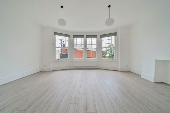 2 Bedroom Flat To Rent In Fortis Green Road, London, N10