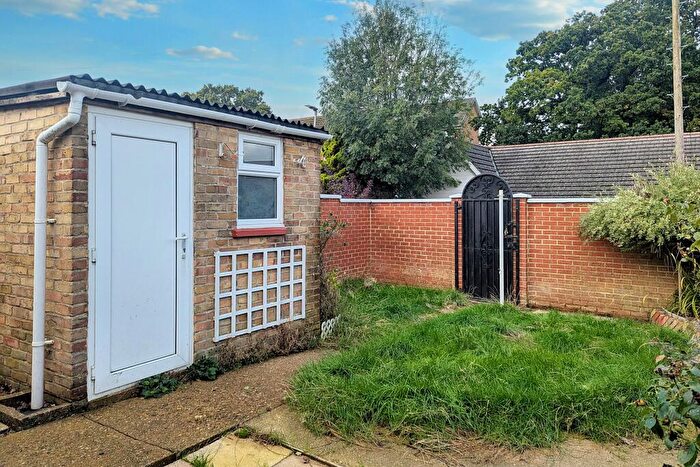 1 Bedroom Bungalow For Sale In Speedwell Avenue, Chatham, Kent, ME5